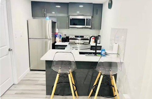 Southwest Edmonton House | Stylish One Bedroom Cozy Home