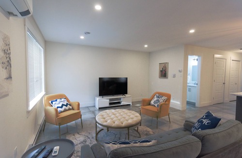 Riverview House | Stylish retreat with Garage