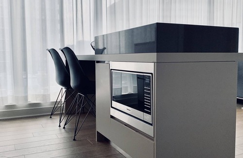 Downtown Montreal Condo | STYLISH & SPACIOUS 2BDR IN 5 STAR DOWNTOWN HIGH RISE COMPLEX