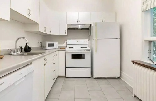 De Lorimier Apartment | Stylish, Spacious and Cozy with Private Parking