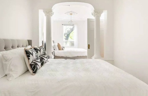 De Lorimier Apartment | Stylish, Spacious and Cozy with Private Parking
