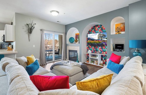 West Jordan Condo | Stylish & Spacious w/King Beds, Mountain Views, Gym, Frwy Access & 2 Balconies!