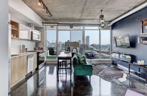 Connaught Condo | Stylish Studio: Skyline Views & Luxe Comforts