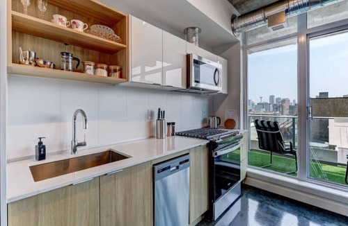 Connaught Condo | Stylish Studio: Skyline Views & Luxe Comforts