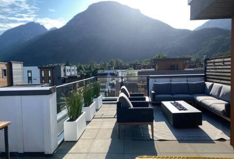 Squamish House | Stylish Three Bedroom Townhome