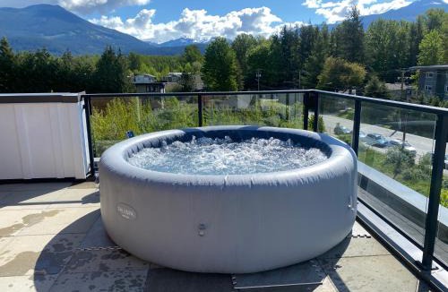 Squamish House | Stylish Three Bedroom Townhome