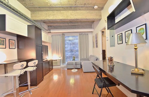 Quartier des Spectacles Apartment | Stylish Urban Loft Downtown,1 minute walk to the Place des arts METRO Stationnn