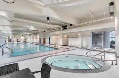 Crosstown House | Stylish Vancouver Condo with City Views