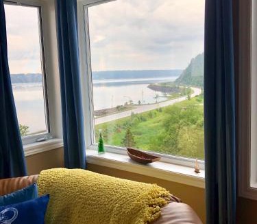Saint Fulgence Apartment | Suite 1 Flèche du fjord vue Saguenay Monts Valin