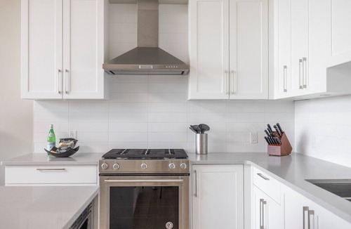 Regional District of Nanaimo Apartment | Suite #111 · Suite 111: Contemporary Oceanfront Accommodation