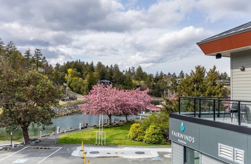 Regional District of Nanaimo Apartment | Suite #111 · Suite 111: Contemporary Oceanfront Accommodation