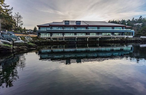 Regional District of Nanaimo Apartment | Suite #206 - Contemporary Oceanfront Accommodation