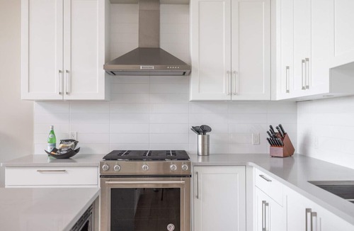 Regional District of Nanaimo Apartment | Suite #208: Contemporary Oceanfront Accommodation