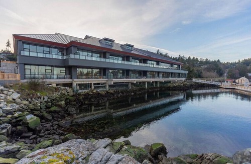 Regional District of Nanaimo Apartment | Suite #209 Contemporary Accommodation Patio Suite