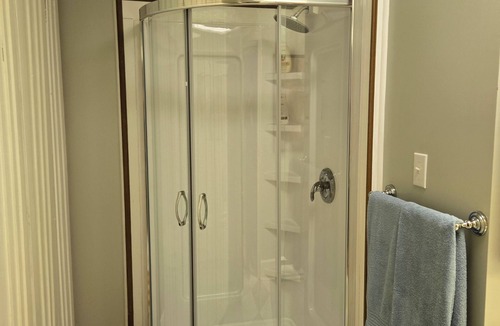 Queens Apartment | Suite B Downtown Liverpool studio apartment with WiFi and AC ; pet friendly
