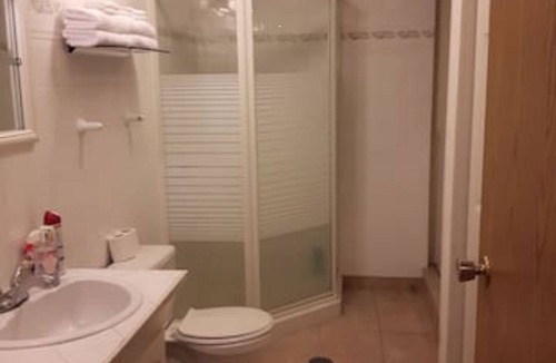 Airdrie House | Suite With Private Entrance 20 min to YYC Airport