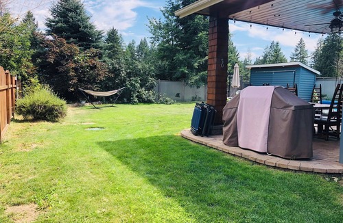 Christina Lake House | Summer Fun with Pool & Hot Tub!
