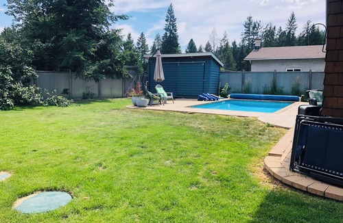 Christina Lake House | Summer Fun with Pool & Hot Tub!