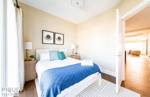 Jasper Place Hotel | Summer Haven-HotTub-FireTable-King Bed-BBQ-Sleeps8