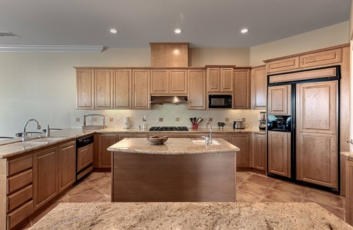 La Quinta House | Summer is here! Don't wait- book your dream stay now.