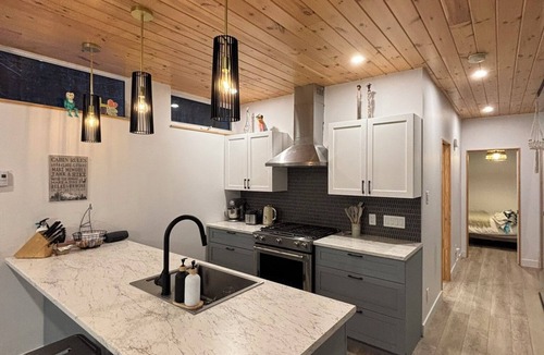 Saint Donat Ski Chalet | Summit Living Redefined: Alpine Views, Forest Serenity,5 Minutes from everything