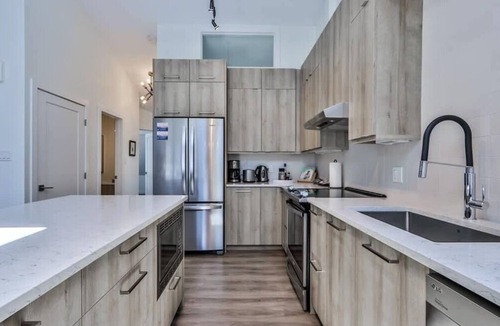 Teepee Town Apartment | SUMMIT Mountain Retreat Panorama views DT Canmore