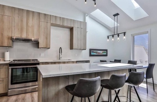 Teepee Town Apartment | SUMMIT Mountain Retreat Panorama views DT Canmore