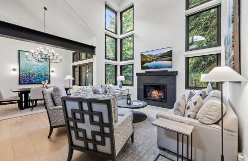 Edwards House | Summit on Dakota Luxe Arrowhead Retreat