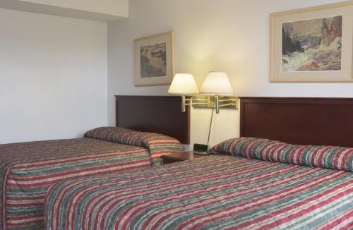 Medicine Hat Hotel | Sun-Dek Motel