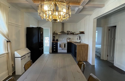 Upper Beaches House | Sun-kissed and Beautiful Upper Beach Bungalow