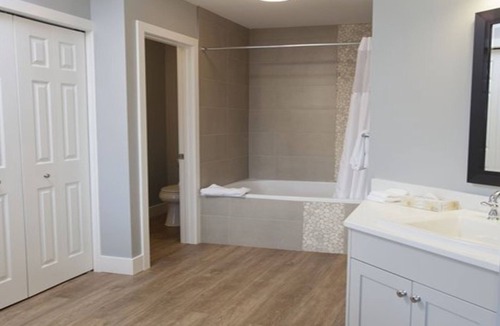 East Kootenay Condo | Sunchaser Vacation Villas at Riverside 1br Saturday check-in