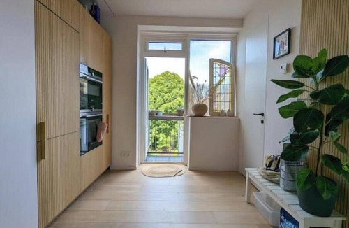Jordaan Apartment | Sunny 2 Bd Apartment in the heart of the Jordaan