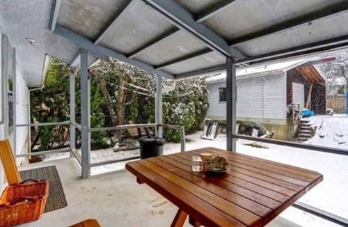 New Westminster House | Sunny Big Basement Room with shared bathroom