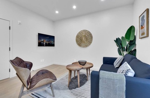 Southwest Condo | Sunny, bright & natural apt, centrally located