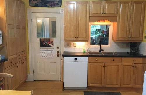 Sackville House | Sunny Century Home, walking distance to Mount Allison University