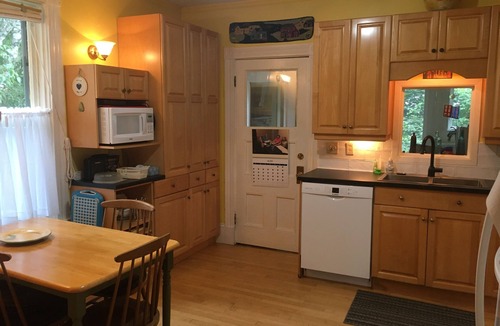 Sackville House | Sunny Century Home, walking distance to Mount Allison University
