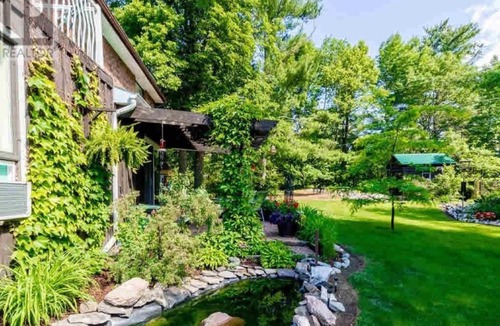 Parham House | Sunny Hilltop Hideaway on the Lake