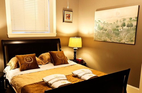 Surrey Bed & Breakfast | Sunny Island by White Rock B&B Cozy Family Club 3B2B