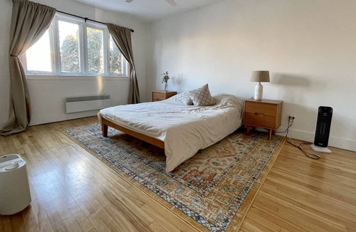 LaSalle Condo | Sunny, spacious riverside condo