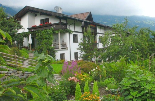 Laimach Apartment | sunny unobstructed location 70m² Apartment very cozy Tyrolean-style