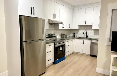 White Rock House | Sunny White Rock 2BR, Steps to Sand, Brand New Stay