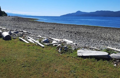 Brew Bay Cabin | Sunray Cabana, private oceanfront getaway!