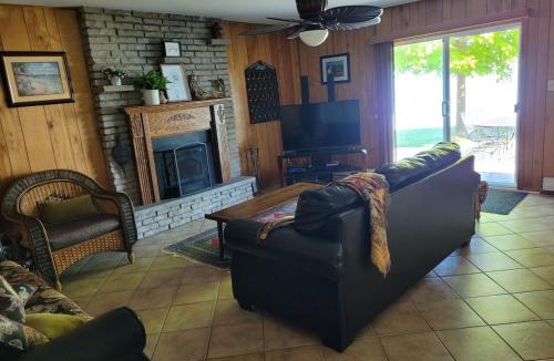 Romney House | SUNRISE BAY with panoramic view of Lake Erie