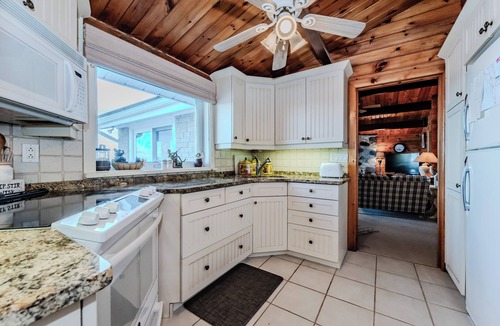 Lion's Head Cottage | Sunrise Retreat: Waterfront Cottage w/Hot Tub & Stunning Views