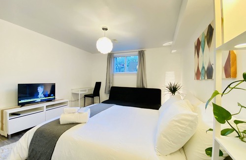 Woodbine Gardens Bed & Breakfast | Sunrise Tree Guest House