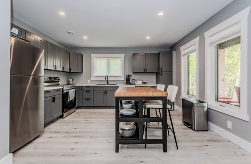 Stokes Bay Cottage | Sunset Bay Cottage – Your Year-Round Escape to Lake Huron’s Tranquil Shores