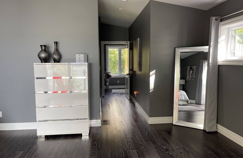 West Lake Bed & Breakfast | Sunset Escape On Westlake. This B&B offers 2 suites that are rented separately