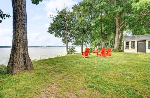 Venise-en-Quebec Villa | Sunset Heaven - Modern Lake House with Spa