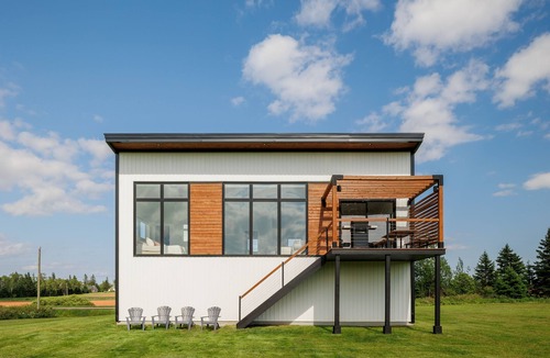Kensington House | Sunset Hideaway . Beautiful New & Modern Full Home Rental