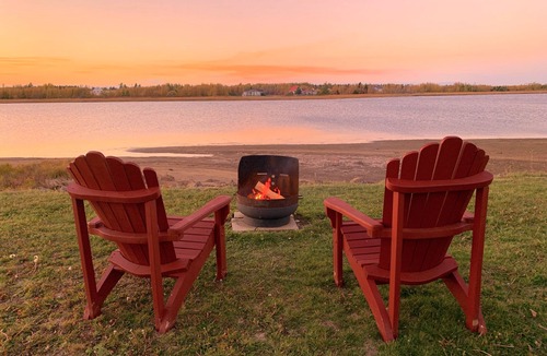 Richibucto House | Sunset Jacuzzi Waterfront Beach & Pool Chalet